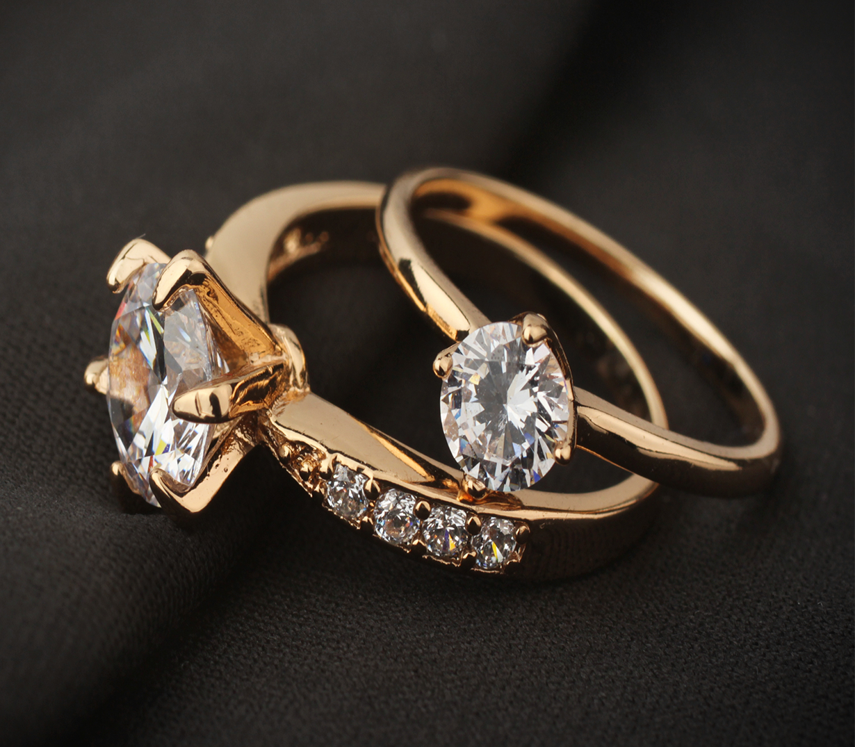 THE TIMELESS ALLURE OF GOLD JEWELRY