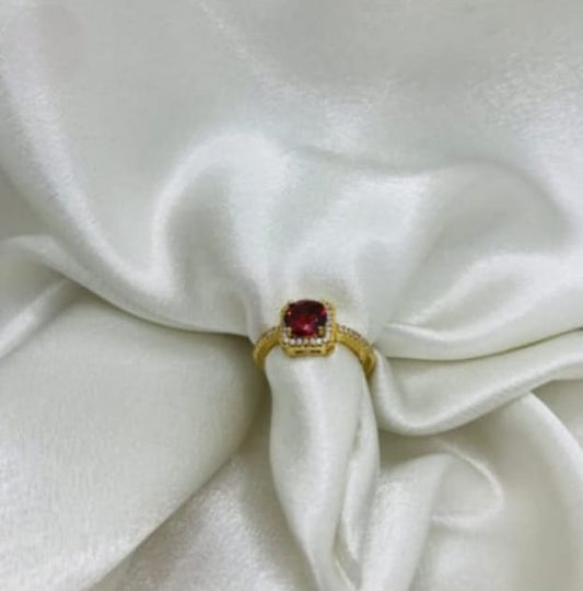 Vintage-Inspired Ruby Crystal Ring - Gold