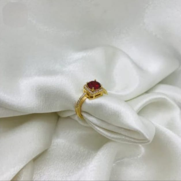 Vintage-Inspired Ruby Crystal Ring - Gold