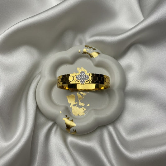 Honeycomb Clover Handcuff - Gold &amp; Crystal