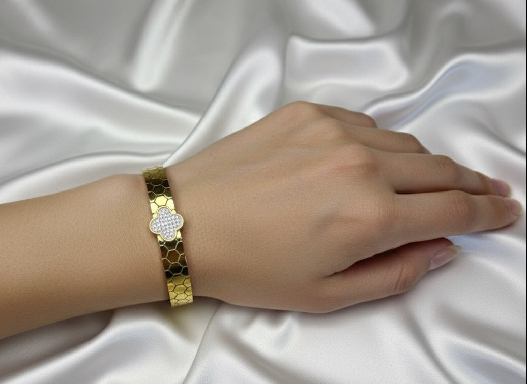 Honeycomb Clover Handcuff - Gold &amp; Crystal
