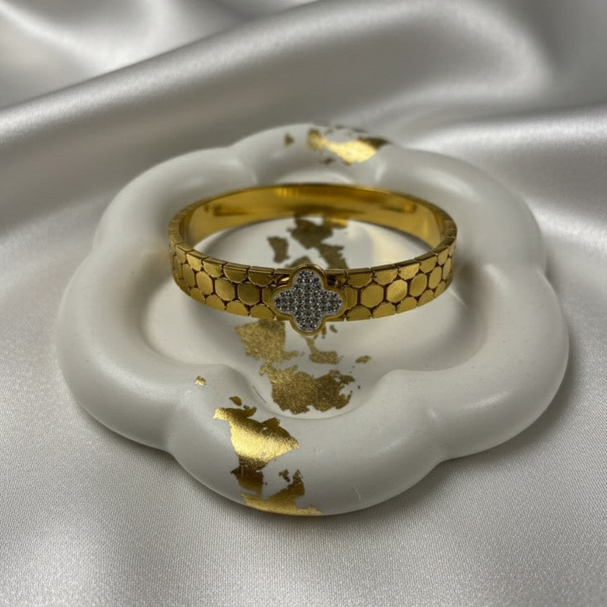 Honeycomb Clover Handcuff - Gold &amp; Crystal