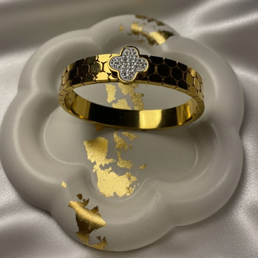 Honeycomb Clover Handcuff - Gold &amp; Crystal