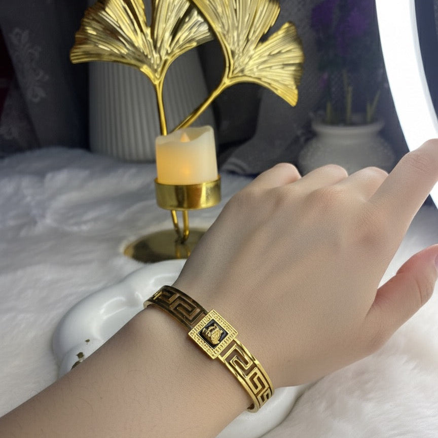 Zephyr Handcuff- Gold &amp; Black