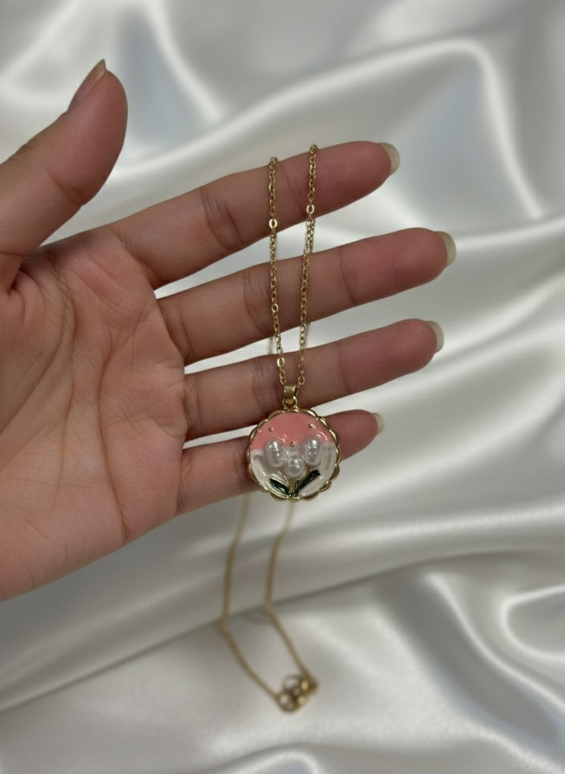 Sweet Flower Cameo Pendant - Pink &; Gold