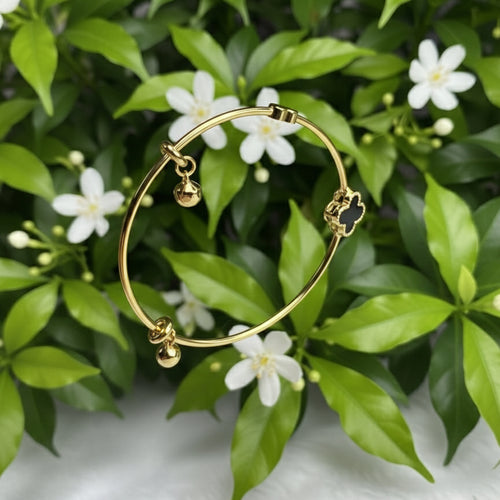 Lucky Clover Charm Handcuff